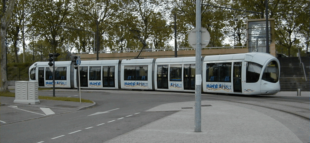 Lyon : une rame du tramway au terminus de la ligne 1 (IUT Feyssine).