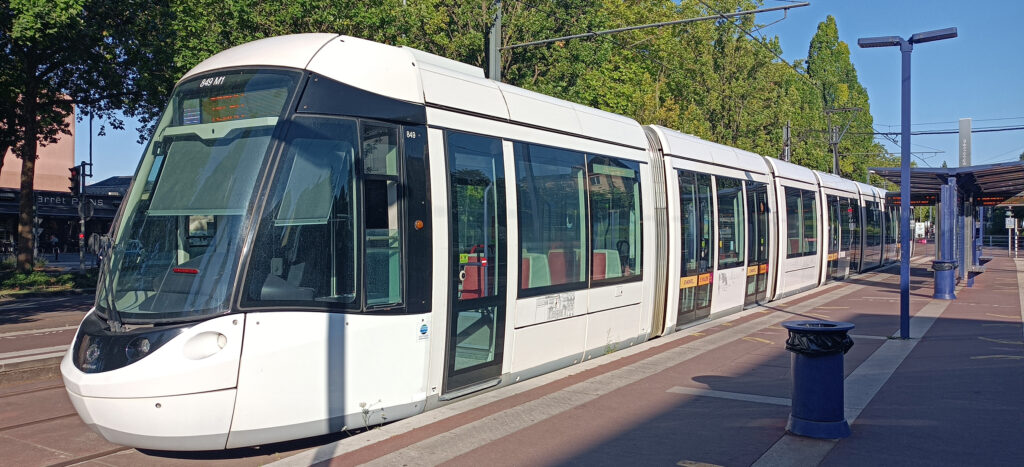Rame de tramway (Metrobus) à la station Boulingrin, terminus nord de la ligne. Rouen, 10 juillet 2026.